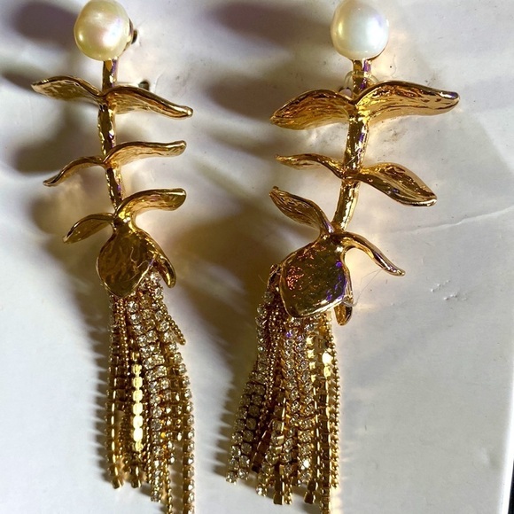 NEW ZARA REAL PEARLS ,GOLD PETALS, W/CRYSTAL TASSELS POST DROP EARRINGS STUNNING - Picture 3 of 5